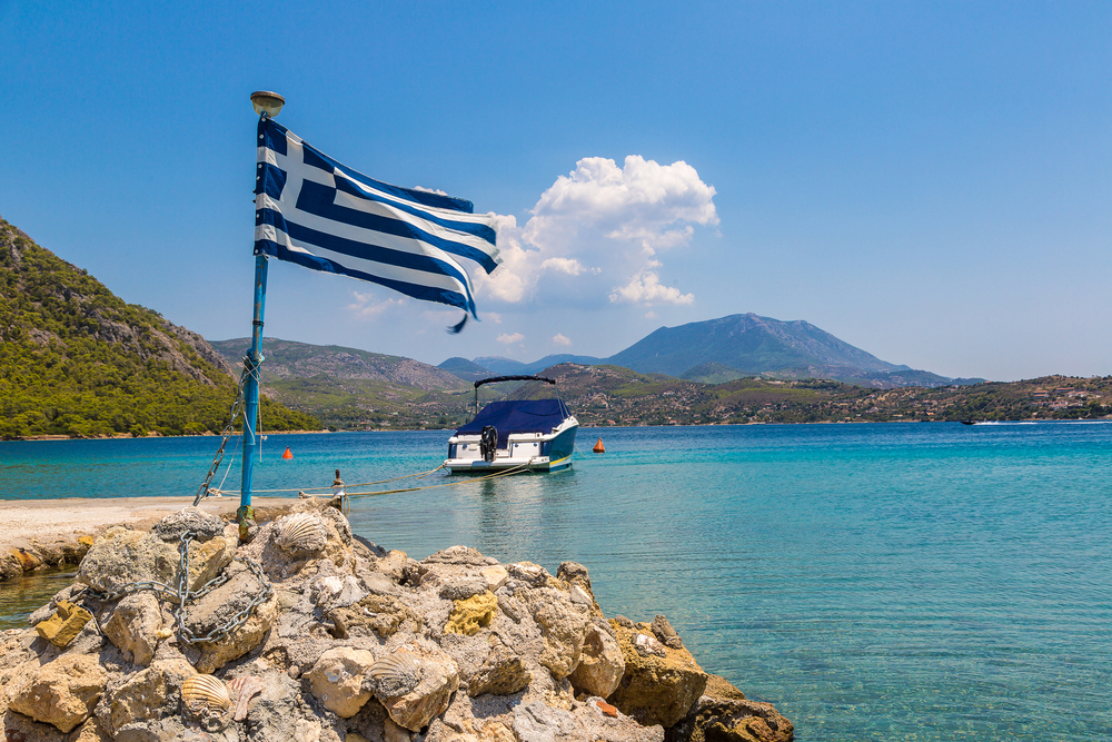 Best Beaches Near Athens for a Relaxing Day Trip