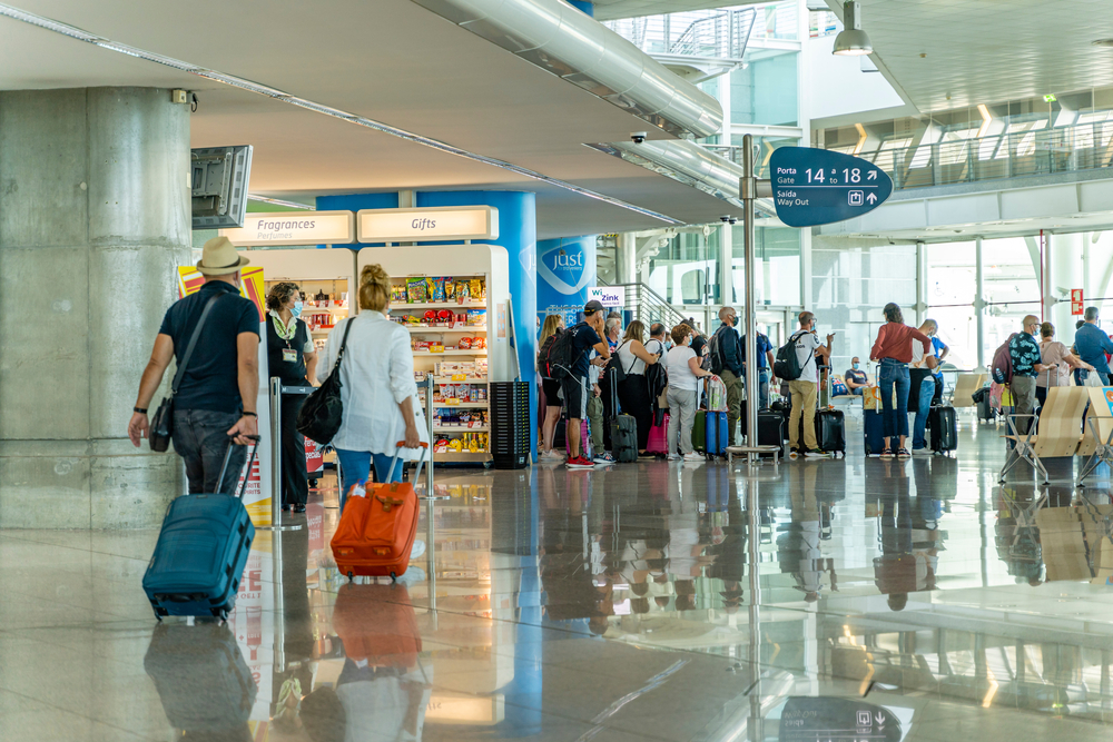 How to Get from Porto Airport to the City Center: Metro, Bus, Transfer